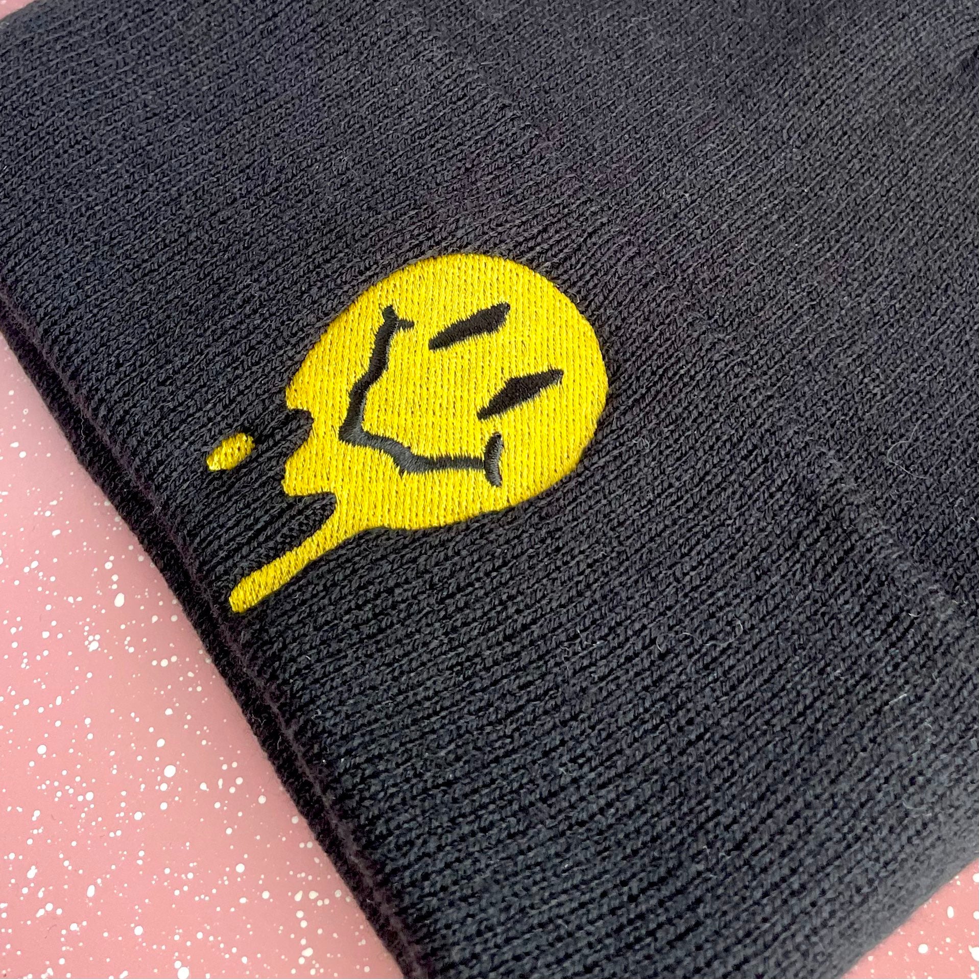 MELTING HAPPY FACE EMBROIDERED BEANIE